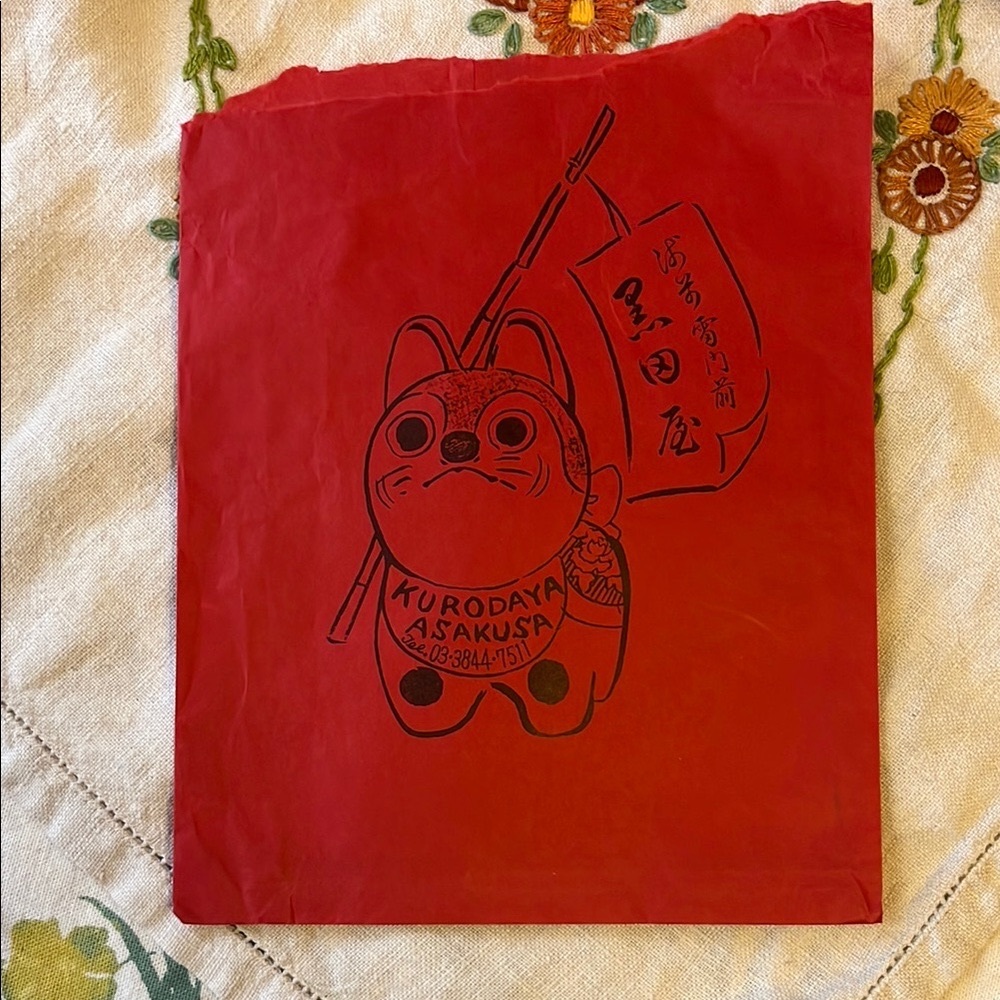 Red paper envelope printed with cat